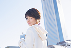 秋本翼