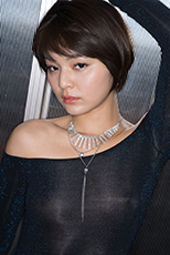 秋本翼